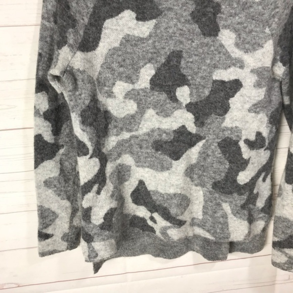 Athleta Gray Undercover Camo Pullover 383722 Size Small - Picture 6 of 7